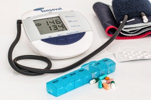 薬と血圧計