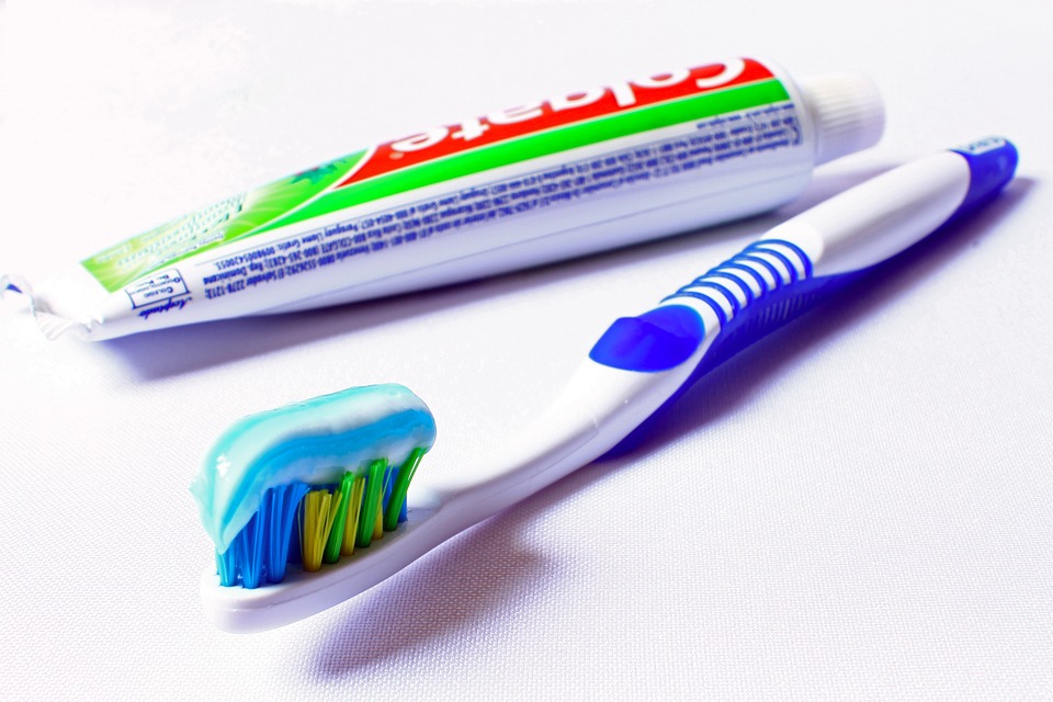 toothbrush-685326_960_720
