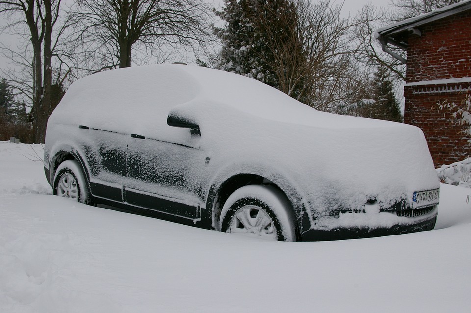 車、雪の名観