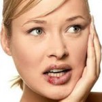 口唇ヘルペスの３つの原因とは？疲労やストレスとの関係について