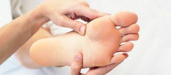 足の裏の皮がむける５つの原因とは 病気や予防方法について Hapila ハピラ