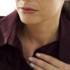 息を吸うと左胸が痛い原因とは？チクチク痛むのは病気？