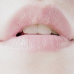 唇が白い６つの原因は？病気の可能性や改善方法を紹介！