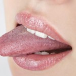 舌に歯型がつく５つの原因とは？病気の可能性と改善方法を紹介！