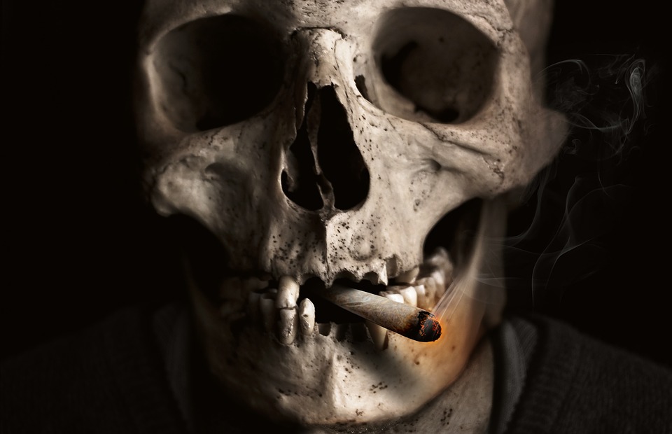 skull-and-crossbones-1418827_960_720有害なタバコ