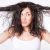 髪のベタつきがある人必見！原因や対策方法を知って改善しよう！シャンプーの方法や食事に注意！