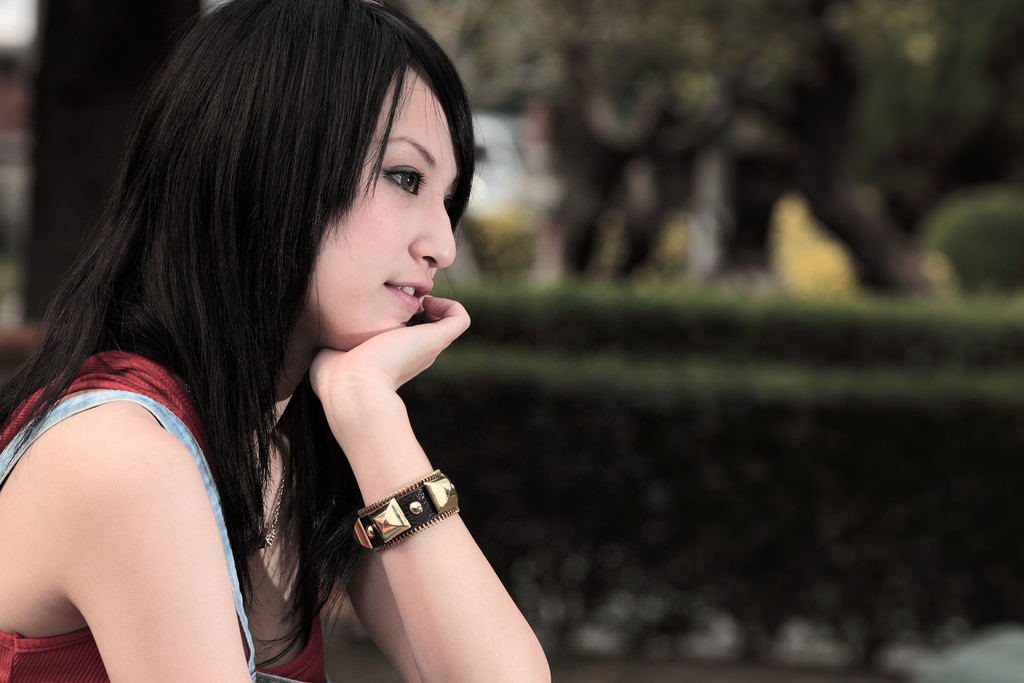 頬杖をつく癖は直した方がいい？隠された心理を知ろう！ | Hapila [ハピラ]