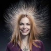 髪の毛に静電気が起きるメカニズムは？原因や防止方法を紹介！